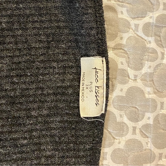 Gray blouse/top - Picture 4 of 4